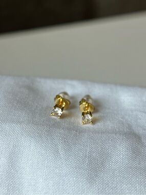 Cake Gold Stud Earrings with Clear Stones